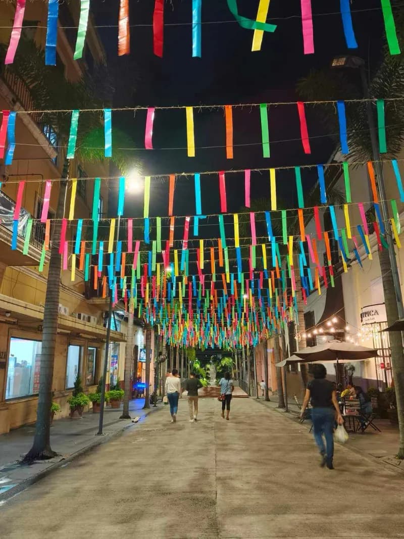 TILICHES DE PLASTICO MULTICOLOR 